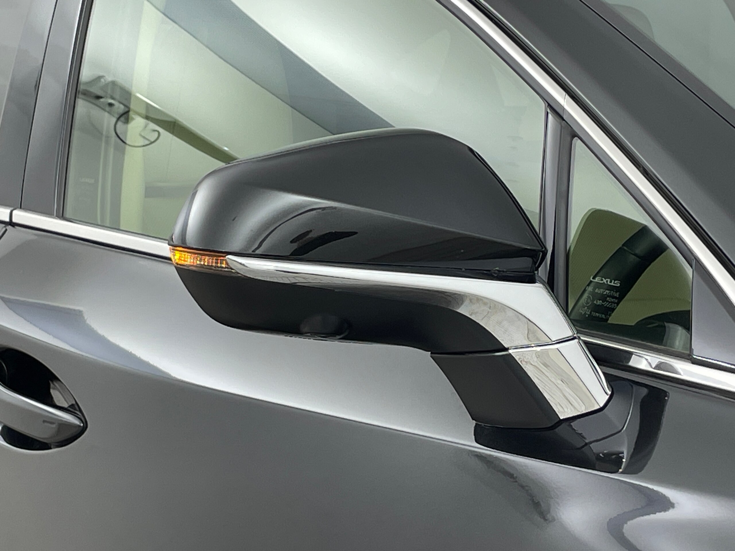 Lexus NX 300h Version L 4WD — photo 8