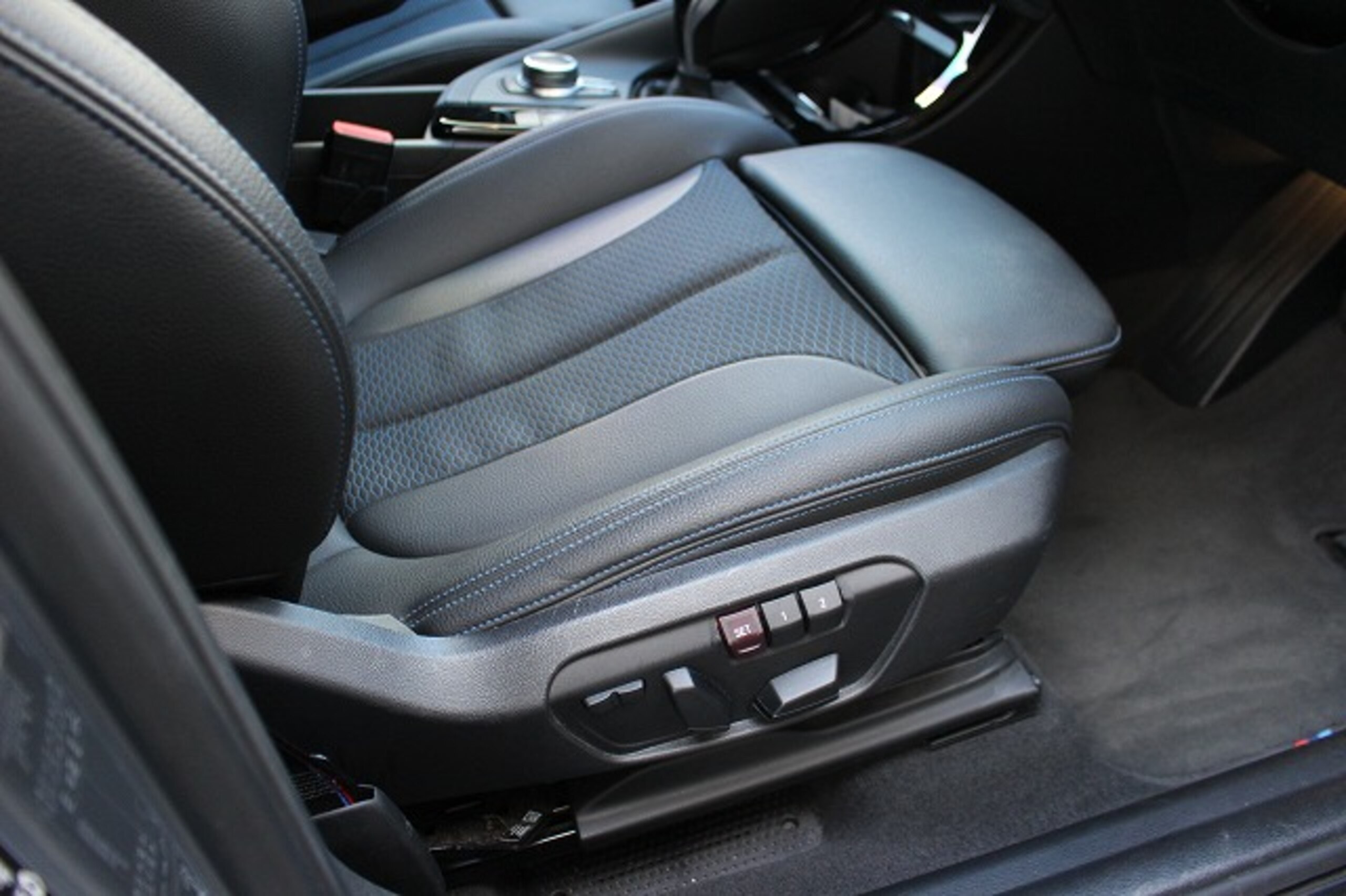 BMW X1 xDrive 18d M Sport 4WD — photo 9