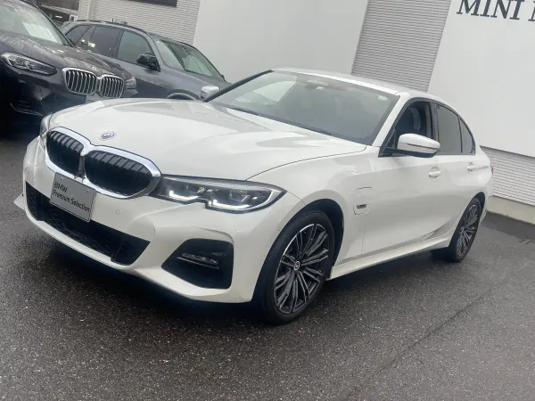2022 Bmw 3 Series — photo 2