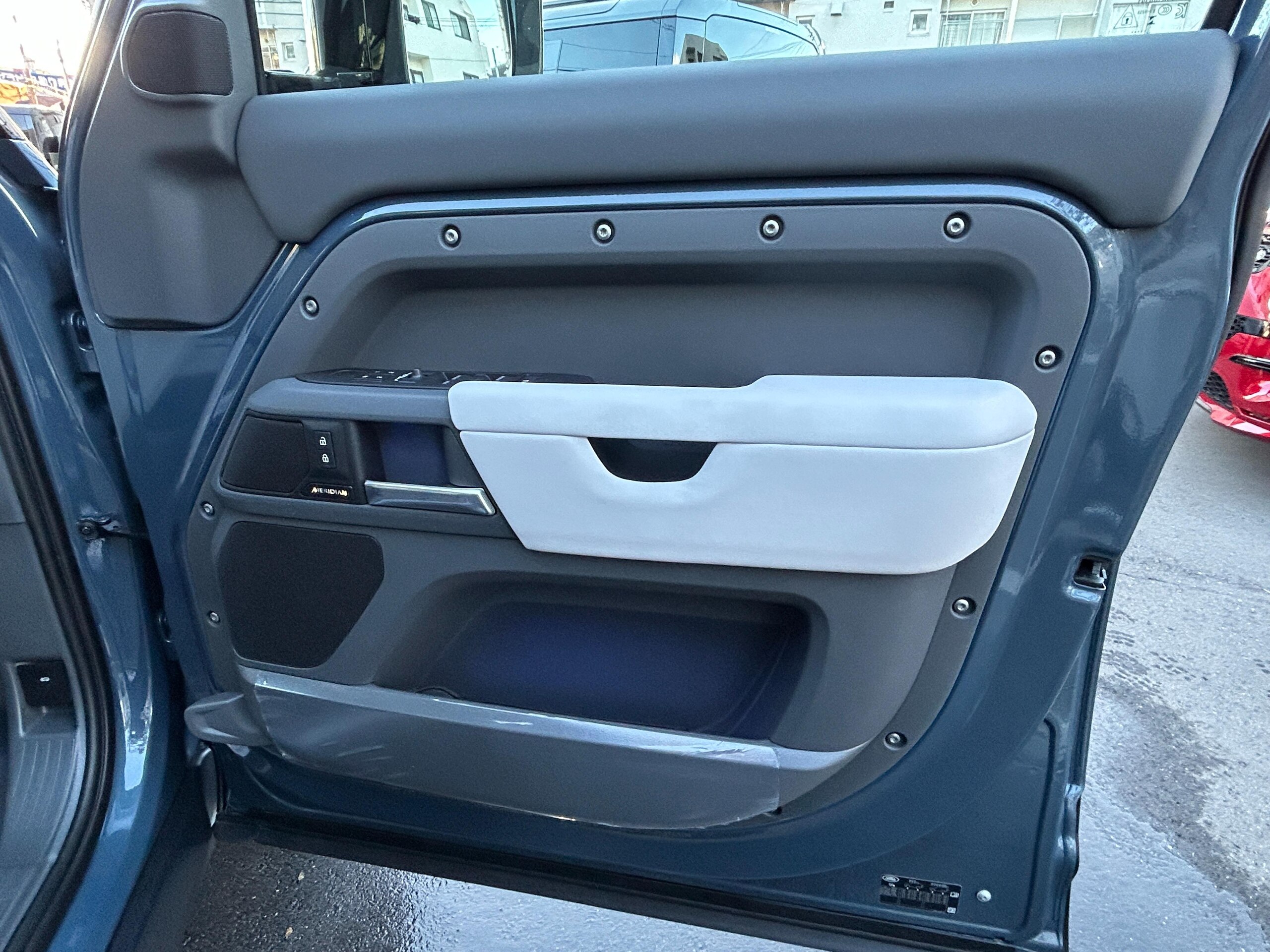 Land Rover Defender 110 X Dynamic SE 2.0L P300 4WD Certified Used Car — photo 7