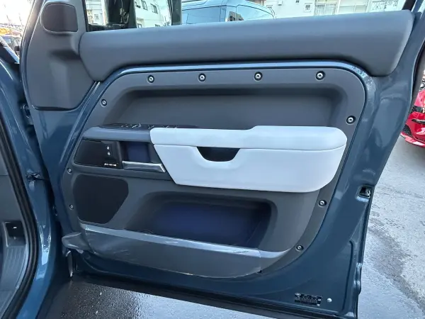 Land Rover Defender 110 X Dynamic SE 2.0L P300 4WD Certified Used Car Air Suspension MERIDIAN Seat Heater(F) Memory Power Seat Surround Camera Digital Inner Mirror Ambient Light Wireless Charging Classic Mud Guard ACC/LKA/BSM/RTM 20-inch AW (Tasman Blue) — photo 7