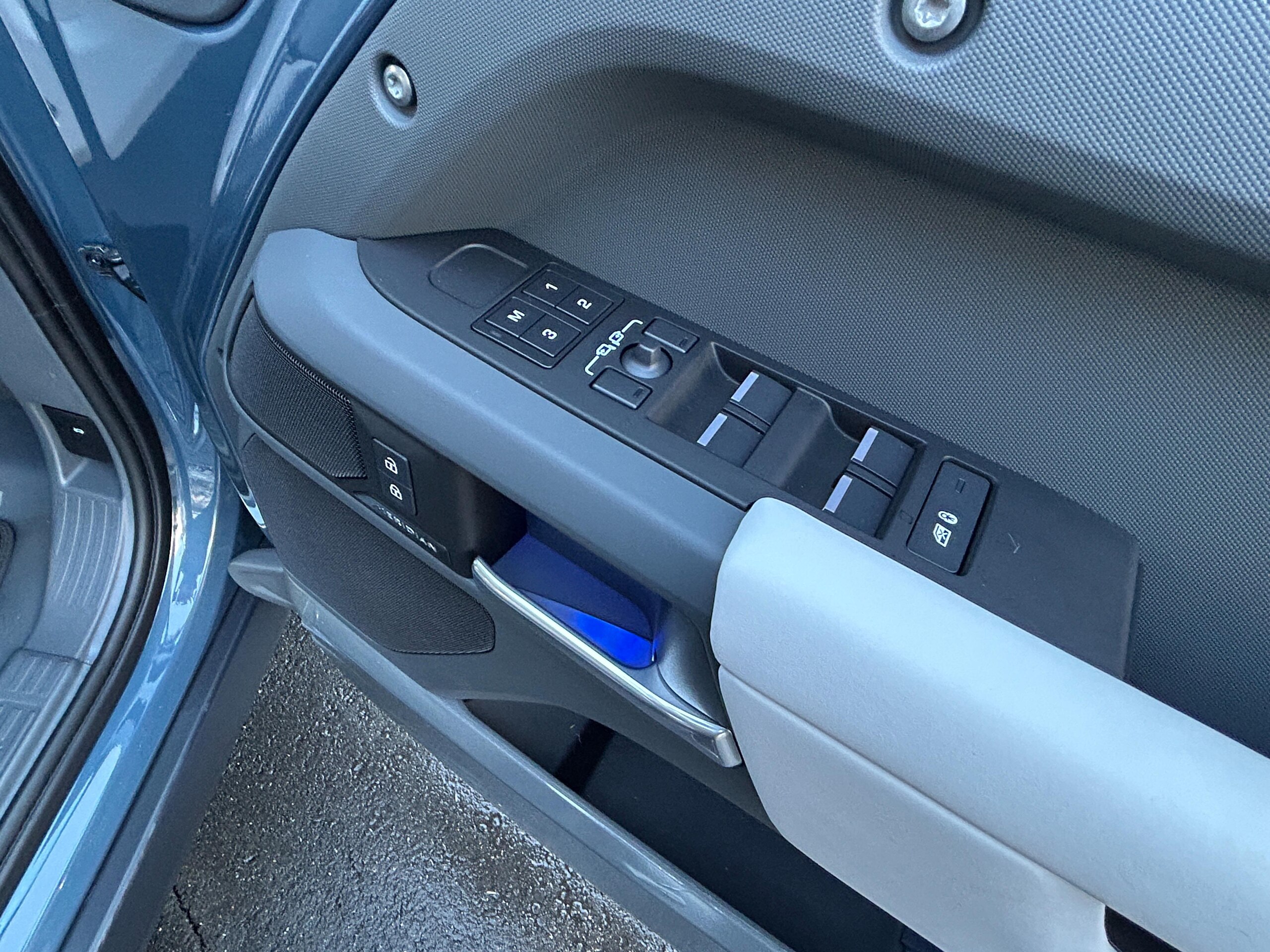 Land Rover Defender 110 X Dynamic SE 2.0L P300 4WD Certified Used Car — photo 8