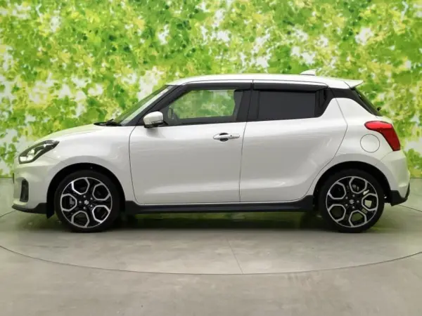 2022 Suzuki Swift — photo 2