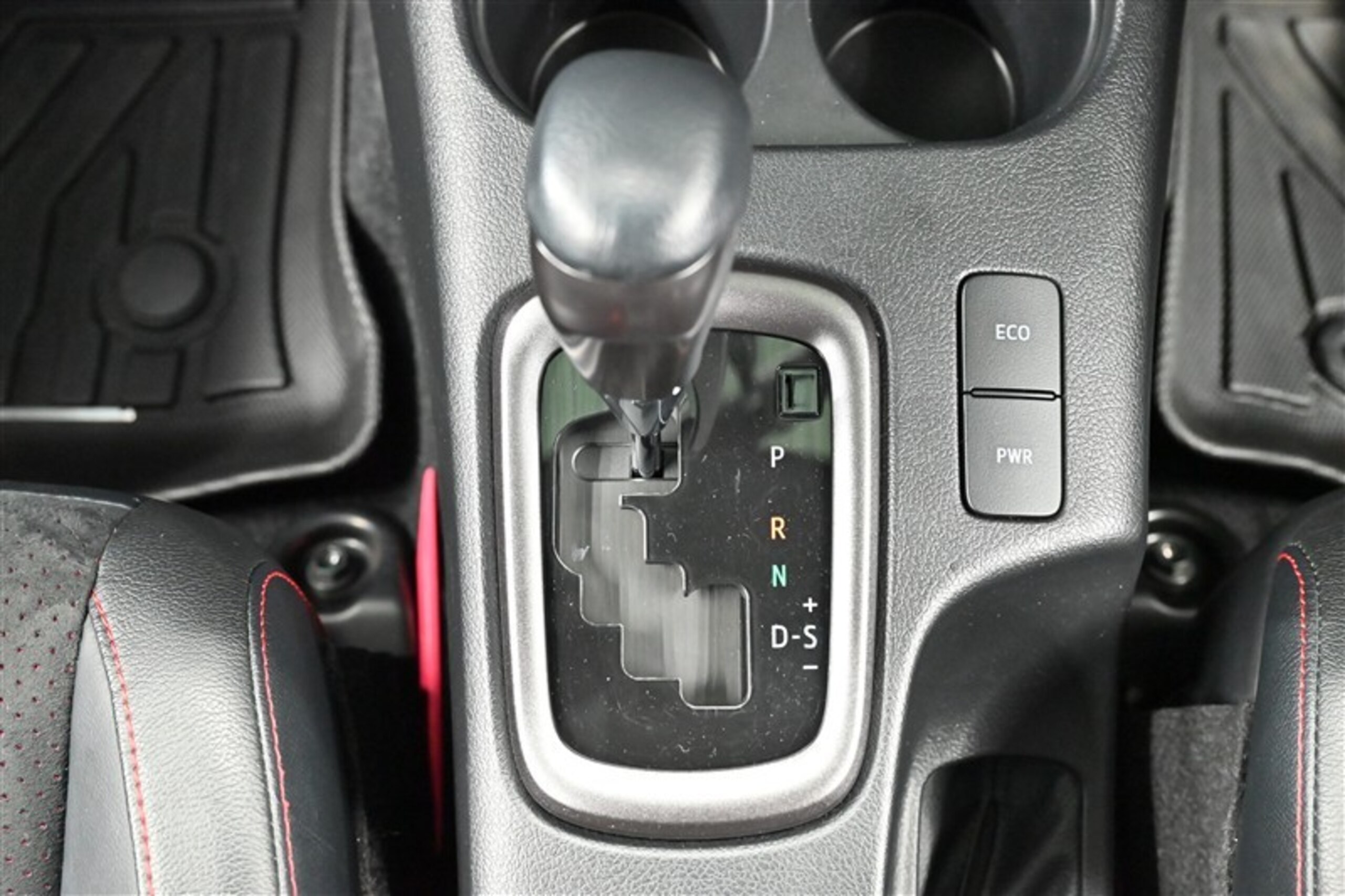 Toyota Hilux 2.4 Z GR Sport Diesel Turbo 4WD Smart Key — photo 8