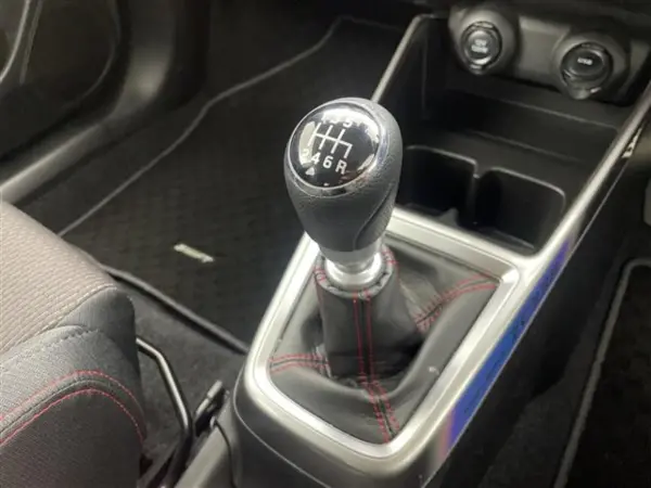 2025 Suzuki Swift — photo 3