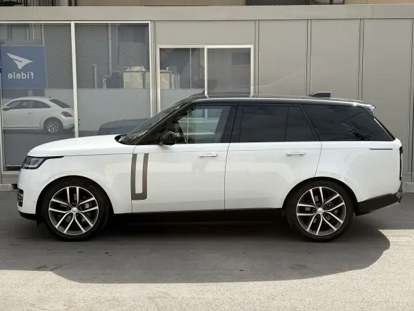 Land Rover Range Rover SE 3.0L D300 Standard Wheelbase Diesel Turbo 4WD — photo 9