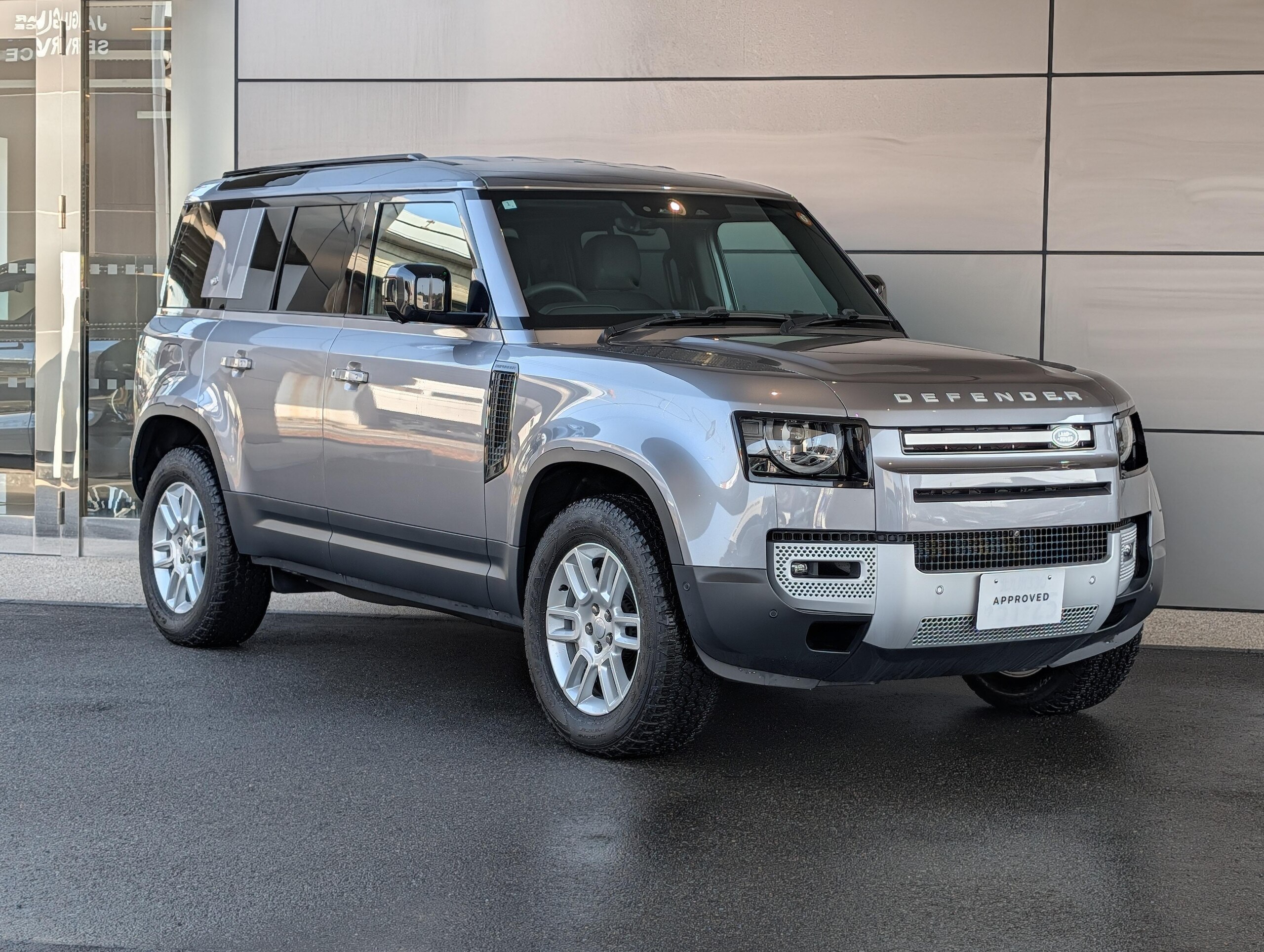 2024 Landrover Defender — photo 3