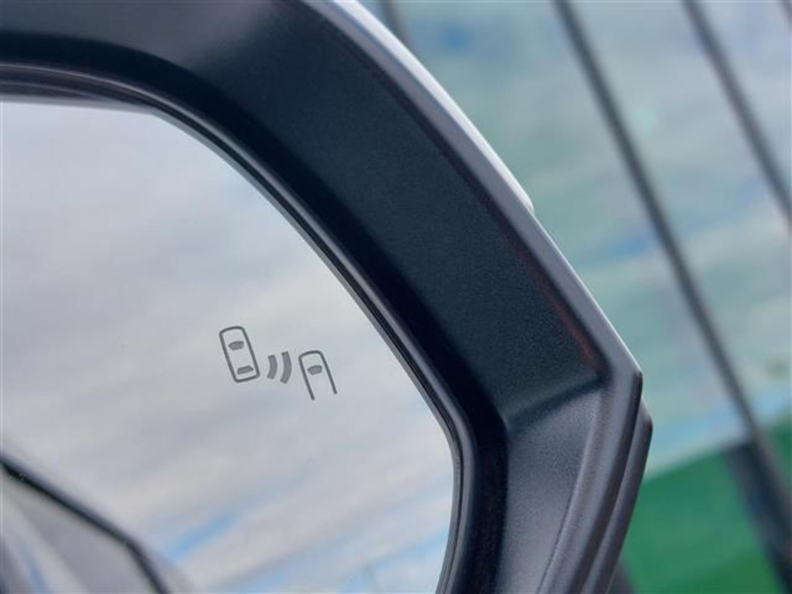 Toyota Alphard Hybrid 2.5 Executive Lounge S E-Four 4WD — photo 8