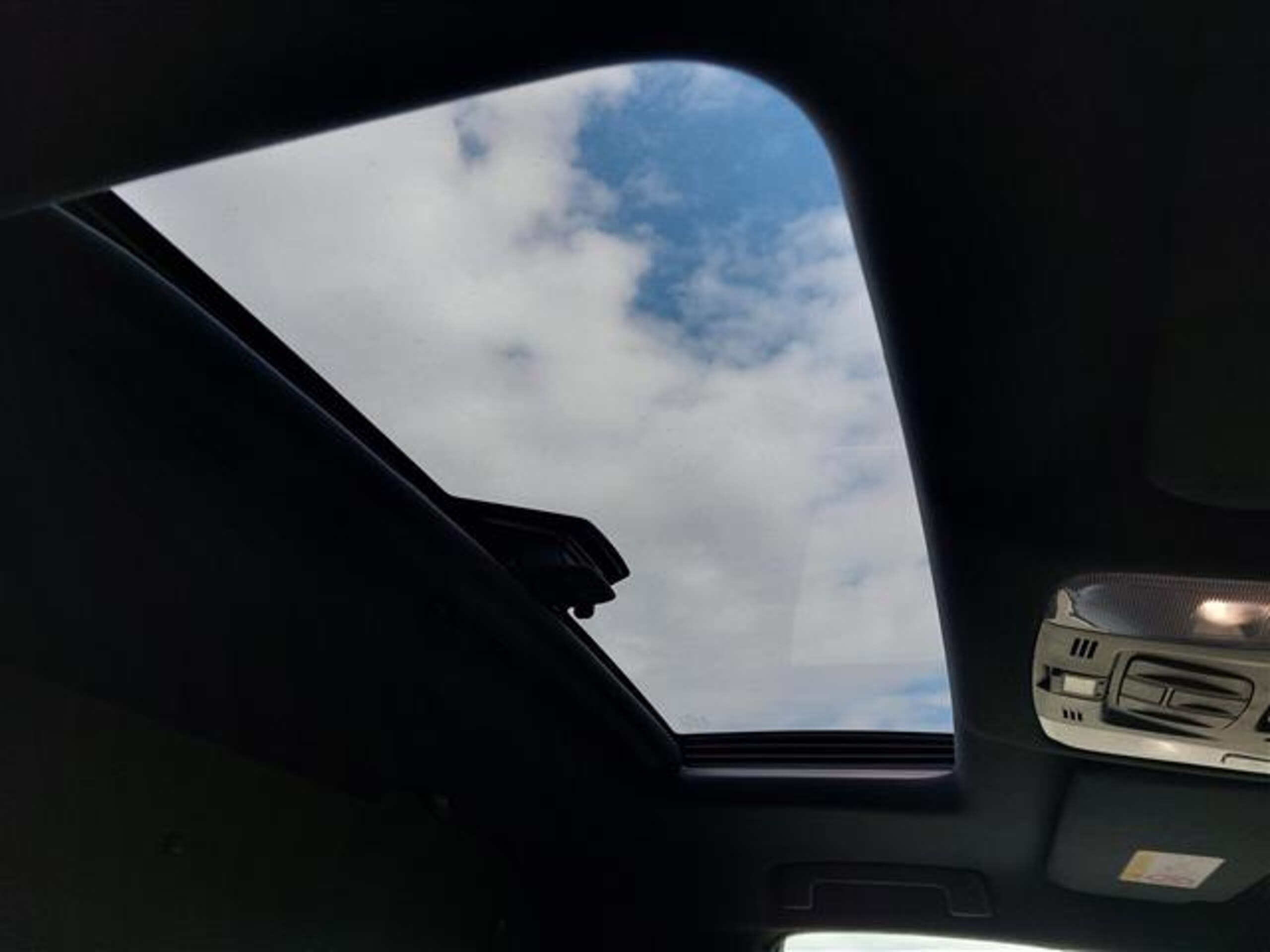 2023 Toyota Alphard — photo 3