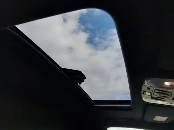 2023 Toyota Alphard — photo 3