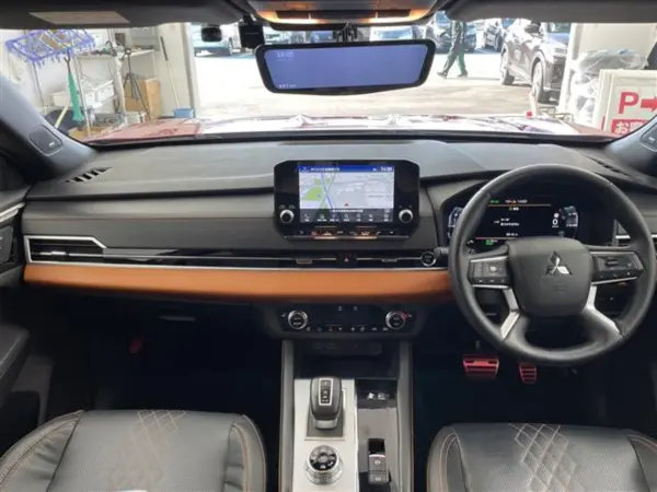 2021 Mitsubishi Outlander — photo 2