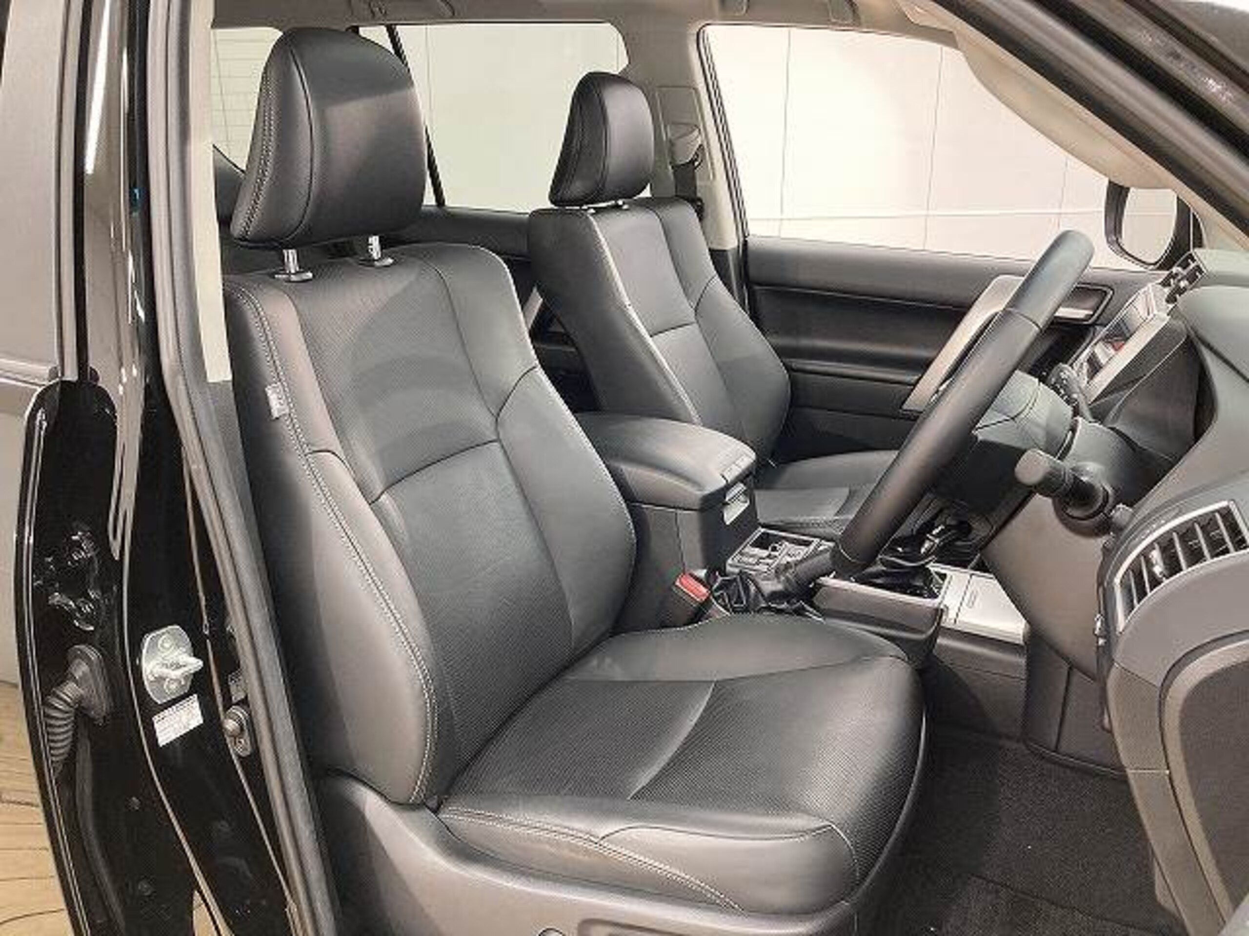 Toyota Land Cruiser Prado 2.7 TX L Package Matte Black Edition 4WD — photo 7