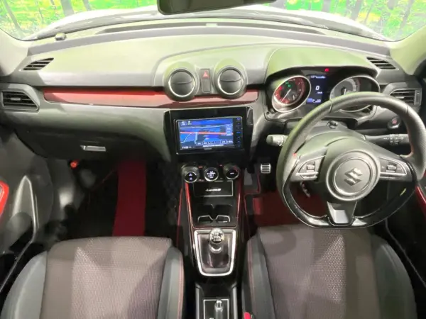 2022 Suzuki Swift — photo 2