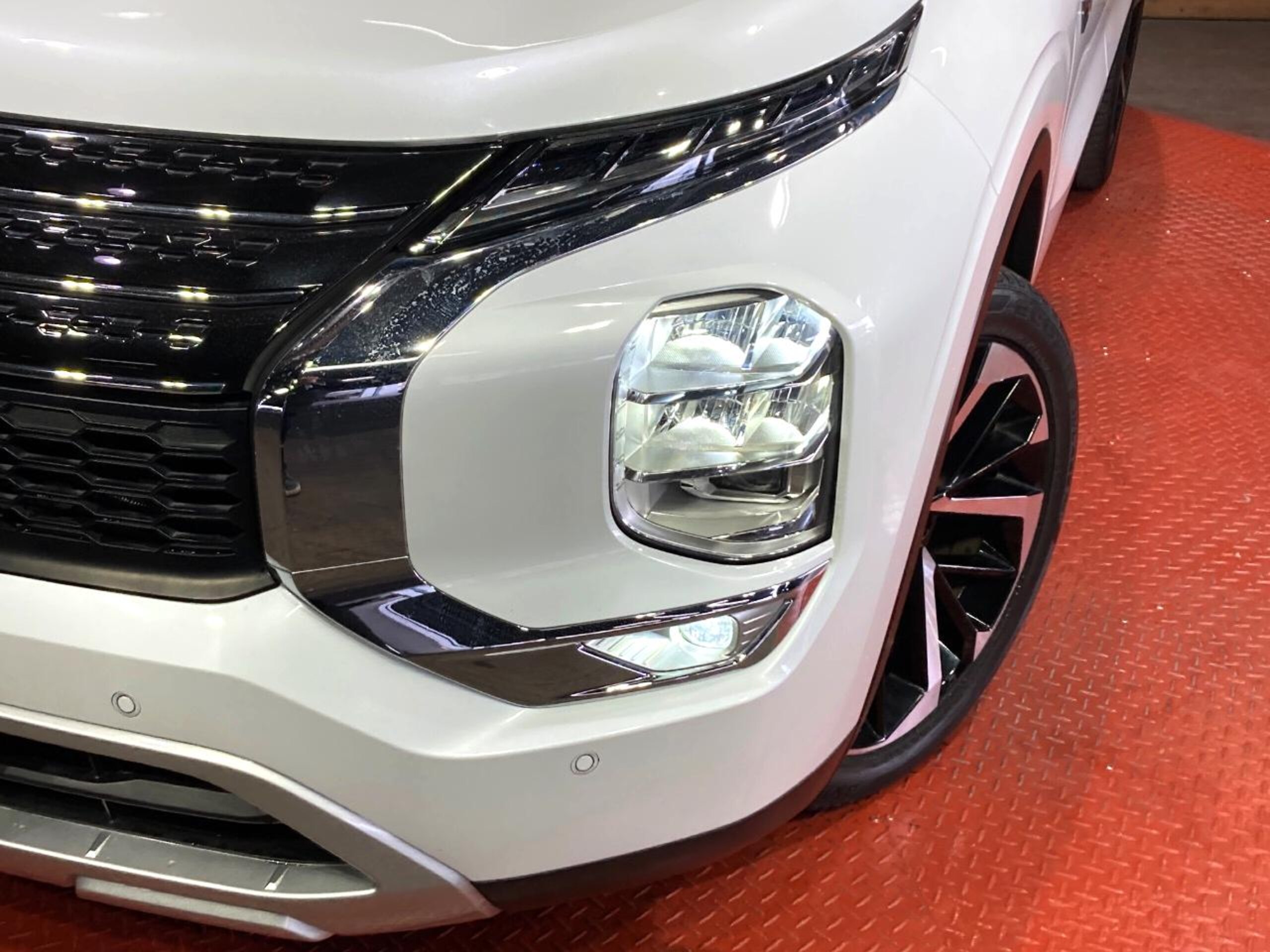 Mitsubishi Outlander PHEV 2.4 G 4WD — photo 8