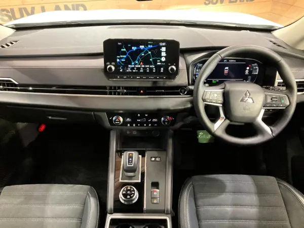 2023 Mitsubishi Outlander — photo 2
