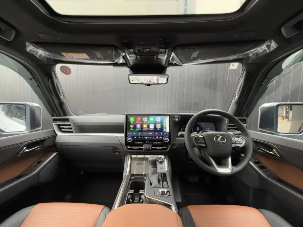 Lexus GX550 Version L 4WD Mark Levinson Premium Sound Panoramic Roof Digital Inner Mirror 14-inch Connected Navigation Lexus Teammate Surround View Camera Power Side Steps Cool Box Tire Pressure Sensor Brown Interior (Sonic Quartz) — photo 7