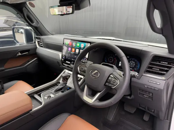 Lexus GX550 Version L 4WD Mark Levinson Premium Sound Panoramic Roof Digital Inner Mirror 14-inch Connected Navigation Lexus Teammate Surround View Camera Power Side Steps Cool Box Tire Pressure Sensor Brown Interior (Sonic Quartz) — photo 9