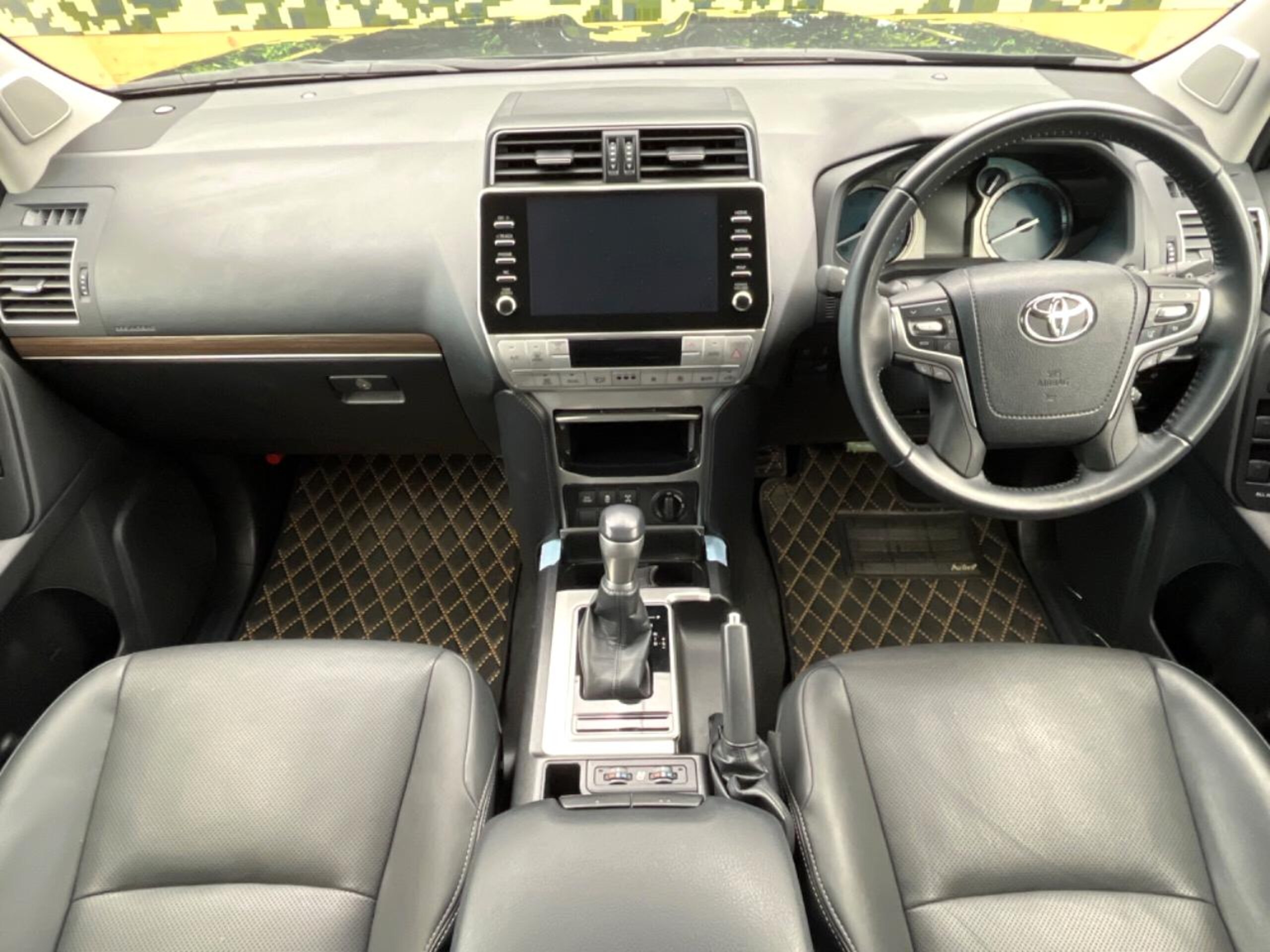 2023 Toyota Land Cruiser Prado — photo 2