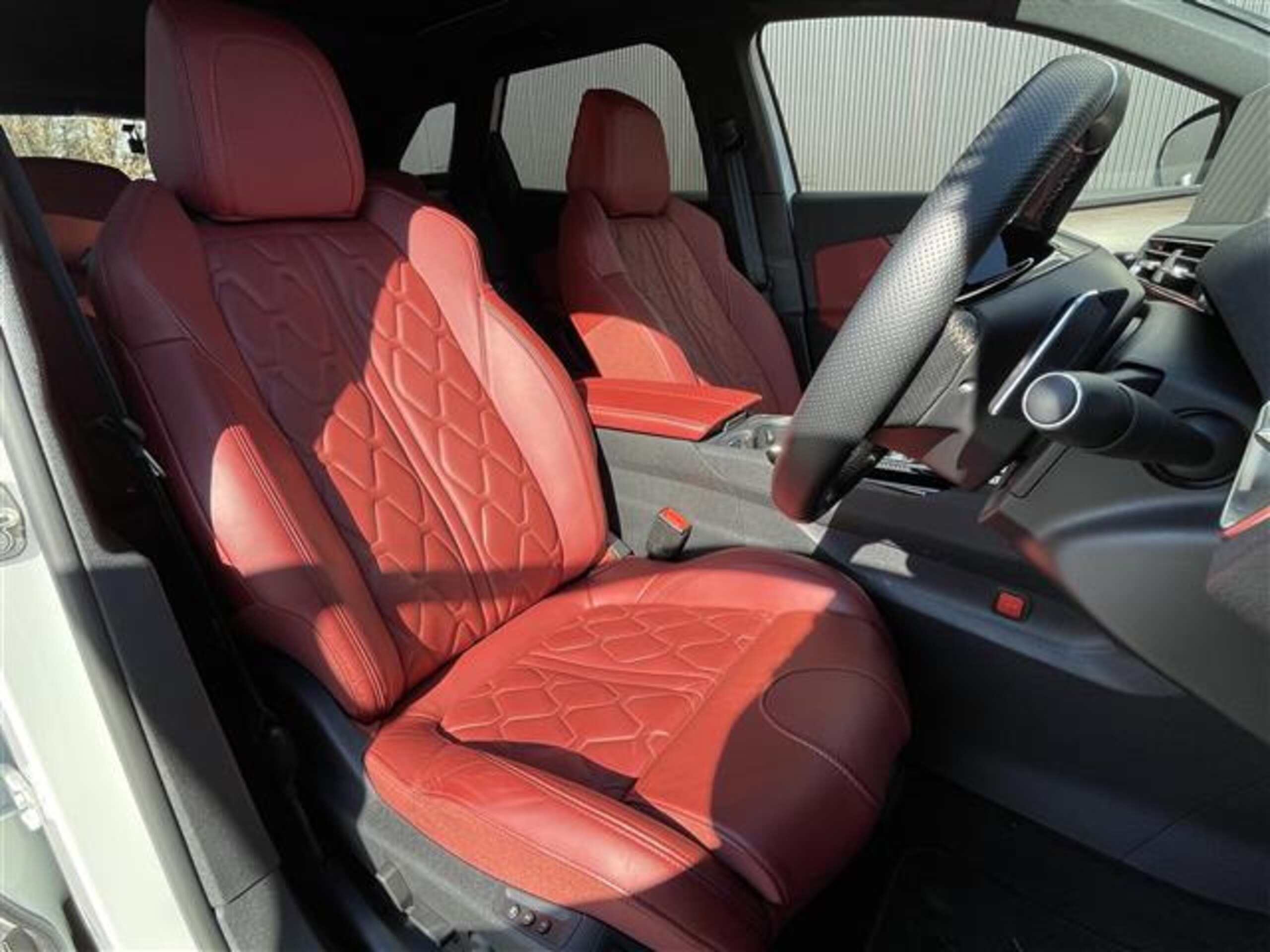 Peugeot 3008 GT Hybrid4 Red Nappa 4WD Special Edition Red Leather Seats Genuine Navi TV Power Seats Panoramic Sunroof 360° Camera Wood Panel Carplay ACC LKA BSM Seat Heater Park Assist Parking Sensors LED Headlights Power Tailgate (Pearl White) — photo 7