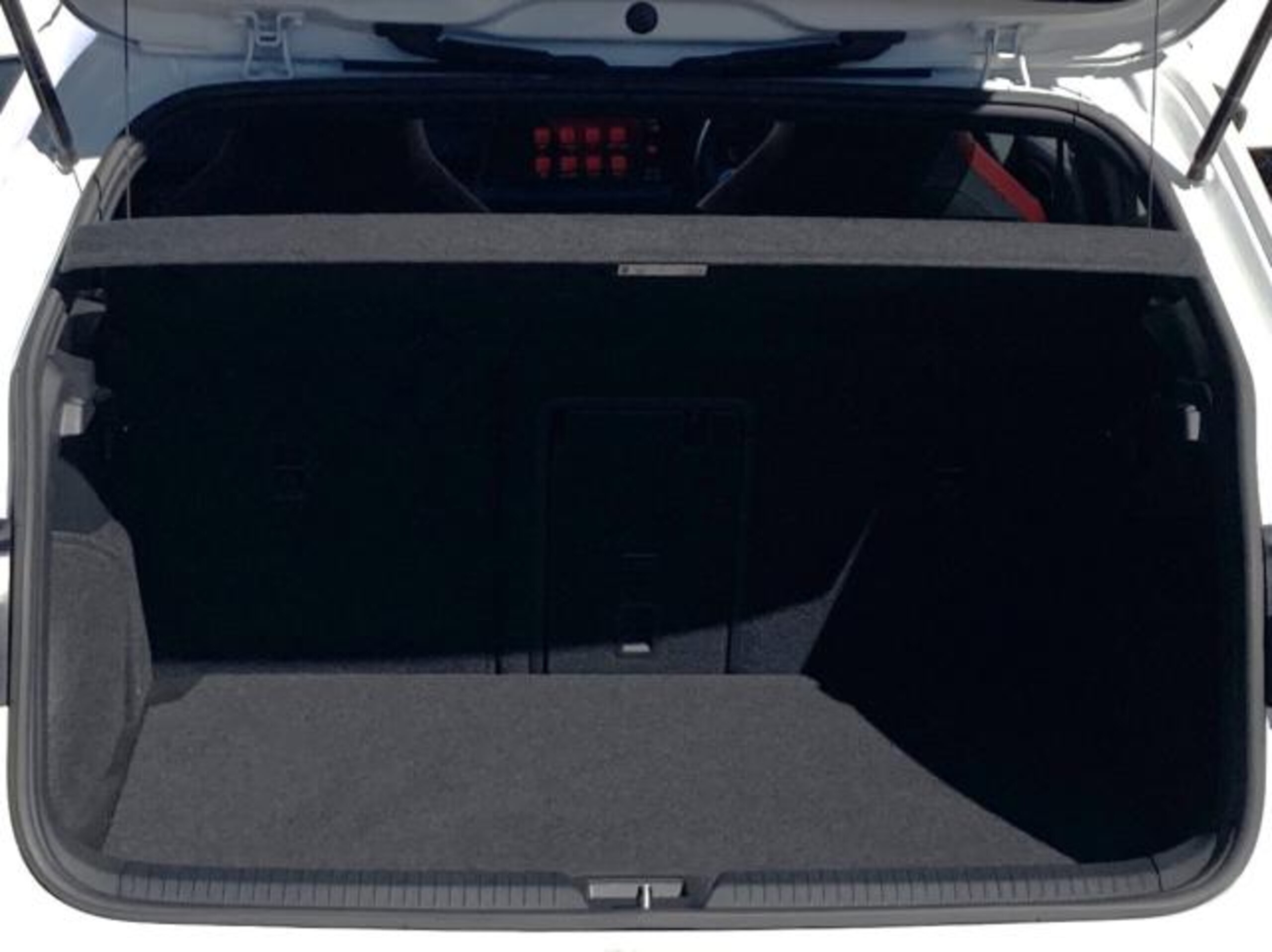 Volkswagen Golf GTI Technology Package with Leather Seats, DCC, 19-inch Alloys, Adaptive Chassis Control, Heated Power Seats, Travel Assist, Matrix LED, Factory Navigation TV — photo 7