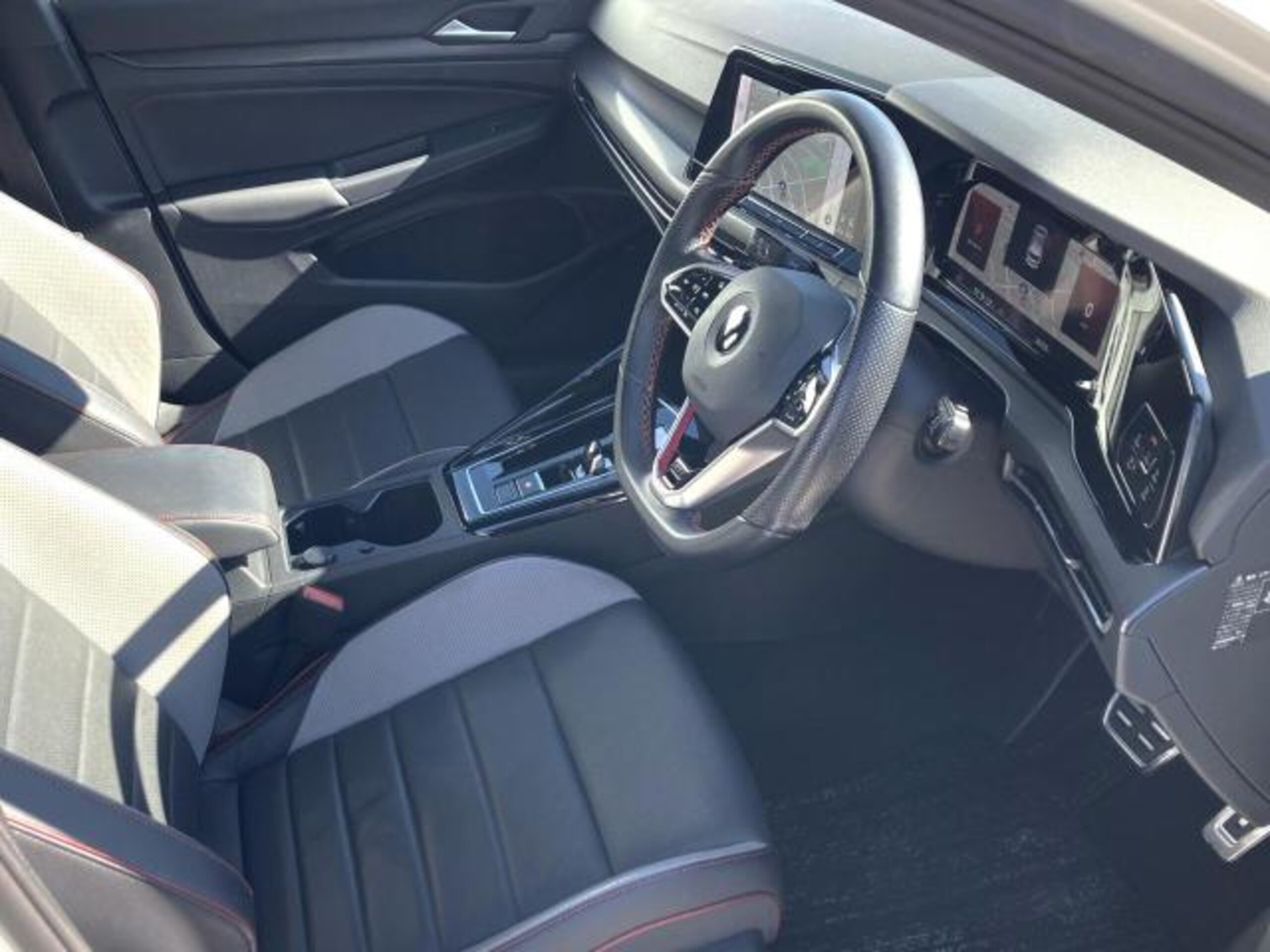 Volkswagen Golf GTI Technology Package with Leather Seats, DCC, 19-inch Alloys, Adaptive Chassis Control, Heated Power Seats, Travel Assist, Matrix LED, Factory Navigation TV — photo 9