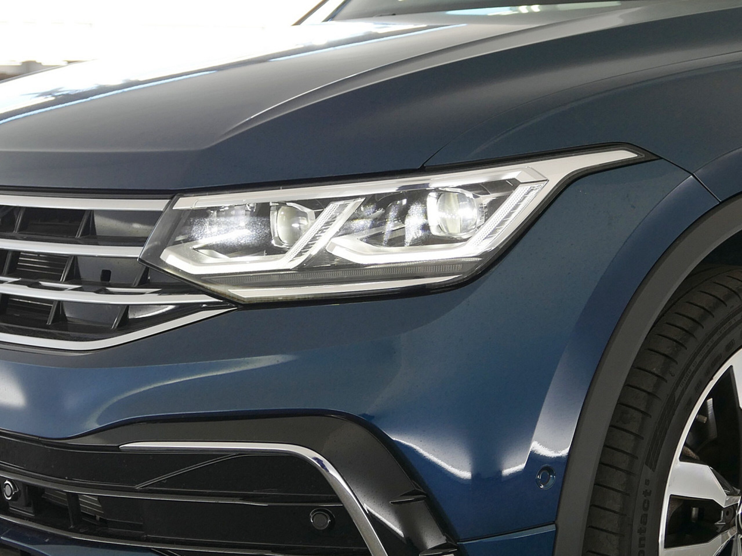 Volkswagen Tiguan TSI 4Motion R-Line 4WD — photo 8