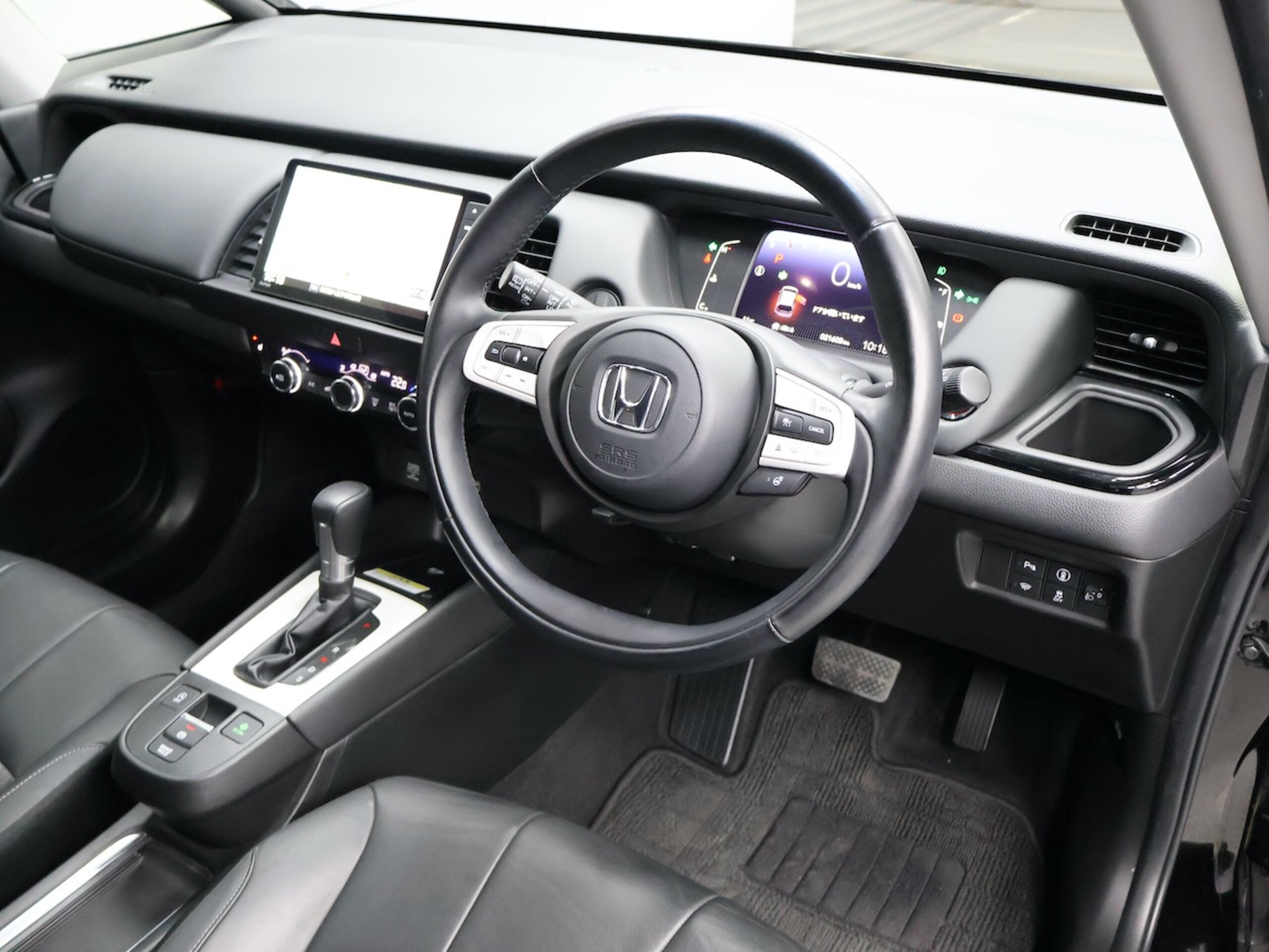 Honda Fit 1.3 Luxe LED Headlights Adaptive Cruise Smart Key Genuine 9-inch Memory Navi ETC Bluetooth Backup Camera Front Seat Heater Steering Heater USB Port Service Record Spare Key — photo 8