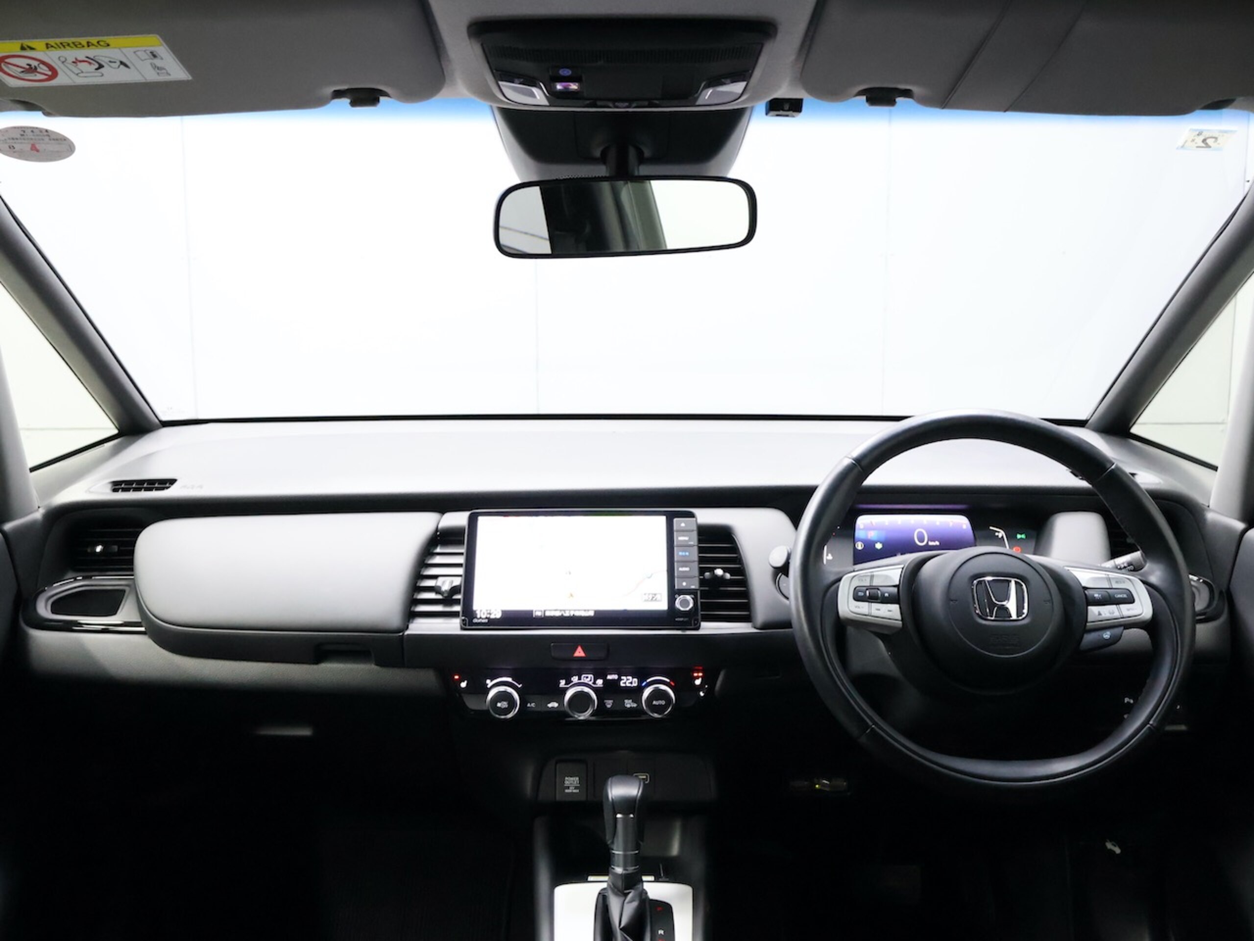 Honda Fit 1.3 Luxe LED Headlights Adaptive Cruise Smart Key Genuine 9-inch Memory Navi ETC Bluetooth Backup Camera Front Seat Heater Steering Heater USB Port Service Record Spare Key — photo 9