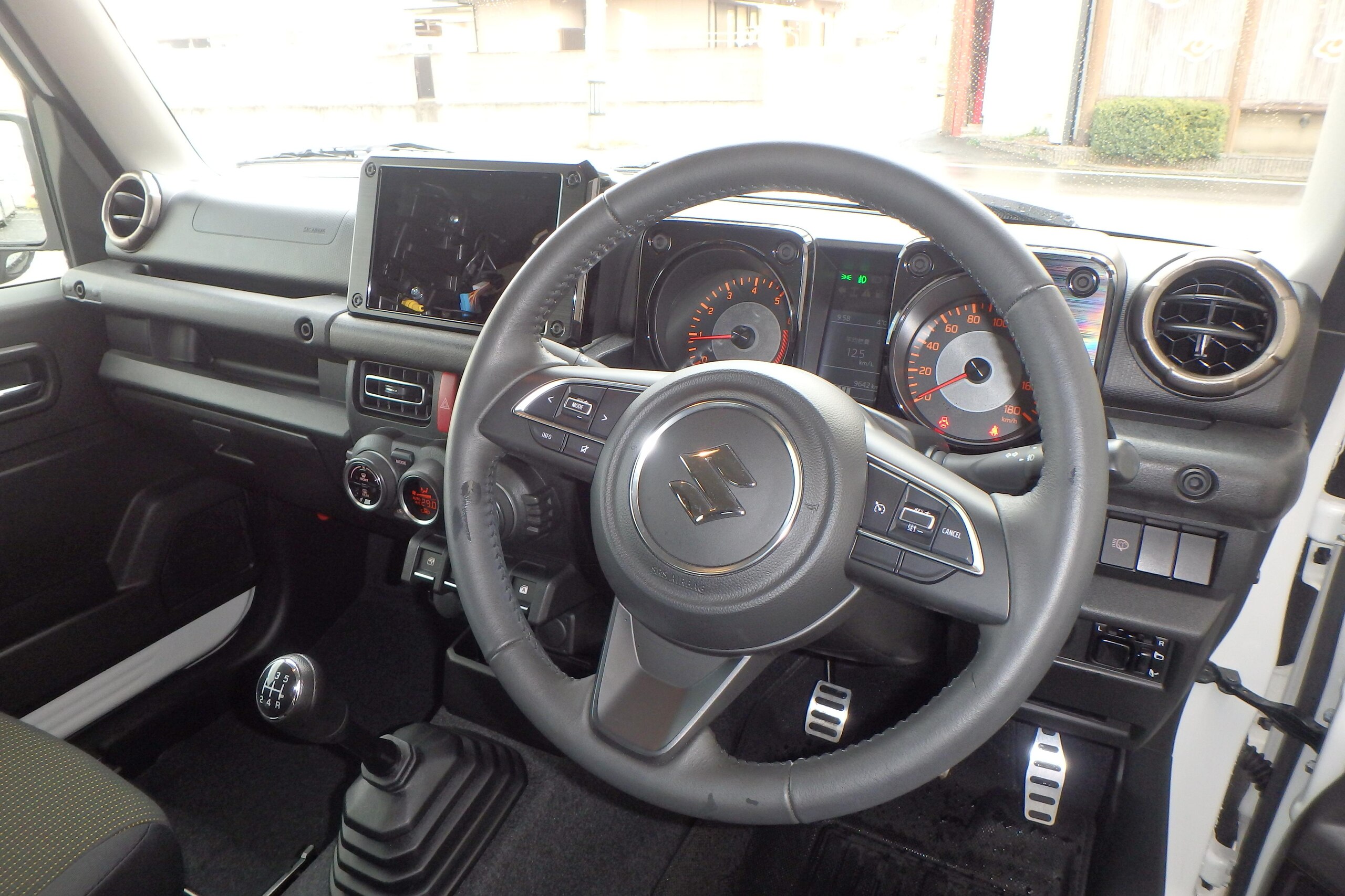 Suzuki Jimny Sierra 1.5 JC 4WD One Owner 5MT (Pure White Pearl) — photo 7