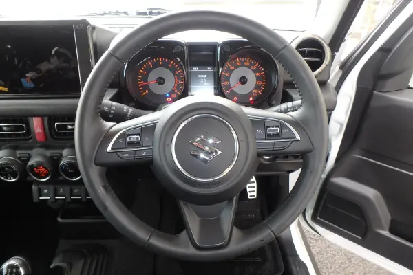 Suzuki Jimny Sierra 1.5 JC 4WD One Owner 5MT (Pure White Pearl) — photo 8