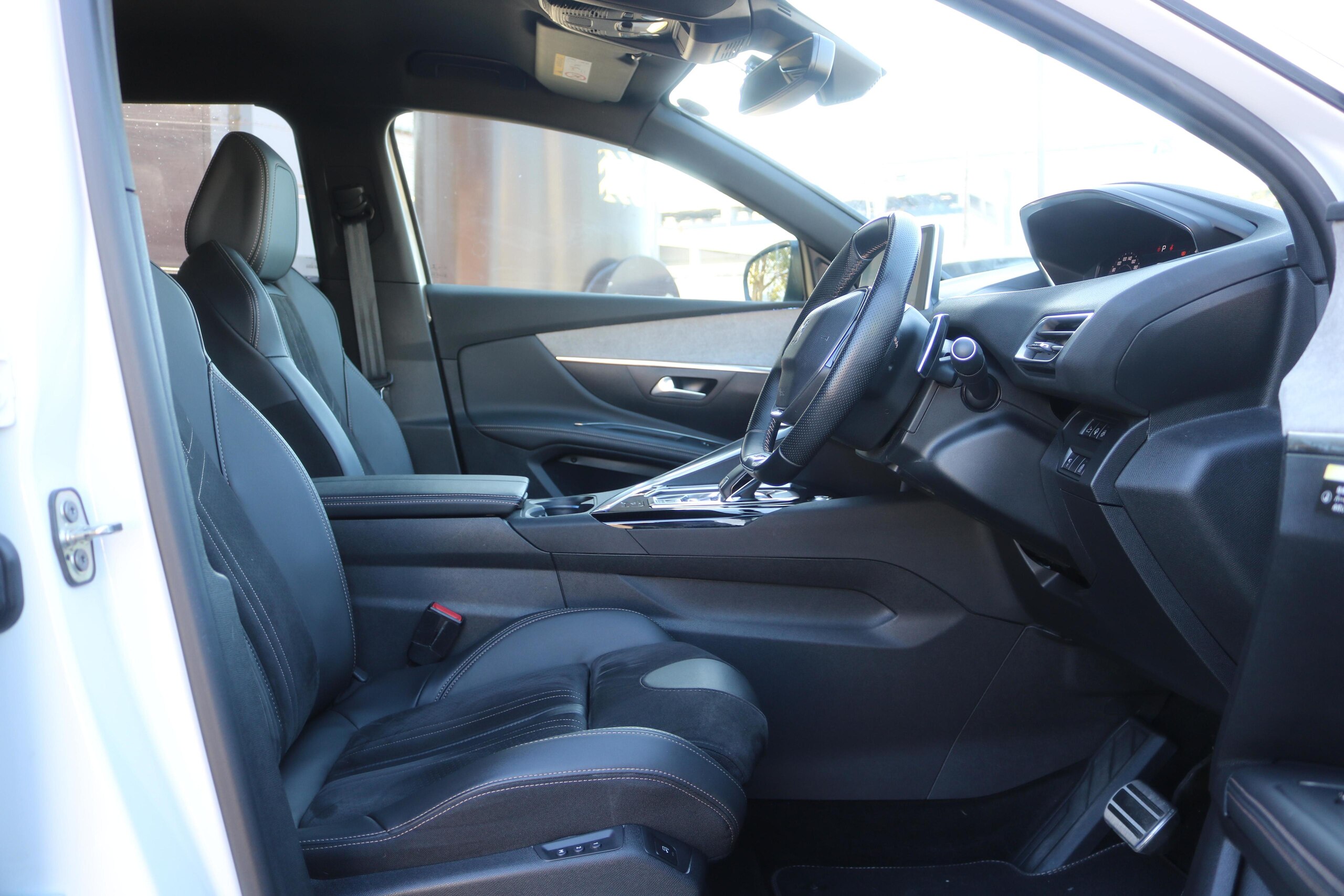 Peugeot 5008 GT BlueHDi Diesel Turbo One Owner Late Model ACC Semi-Leather Service Records — photo 8