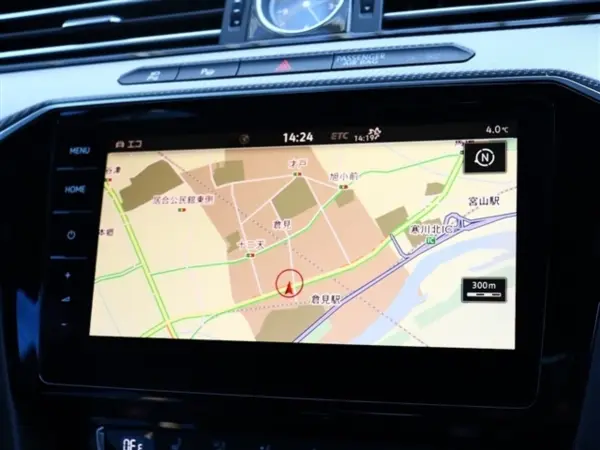 Volkswagen Arteon TSI 4Motion R-Line 4WD with Factory Navigation, Full-Seg, 360 Camera, Collision Mitigation Braking, CD, DVD, Bluetooth, Seat Heaters, Leather Seats, ACC, LED Lights, Factory 20-inch Alloys, Corner Sensors (Black) — photo 9