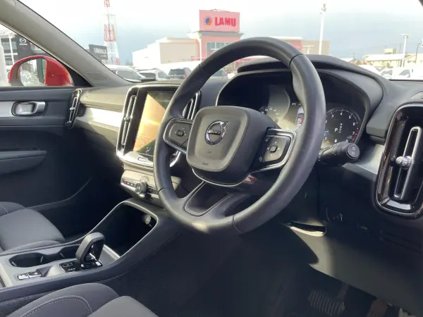 2021 Volvo Xc40 — photo 2