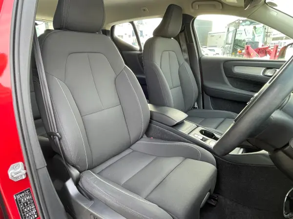 2021 Volvo Xc40 — photo 3