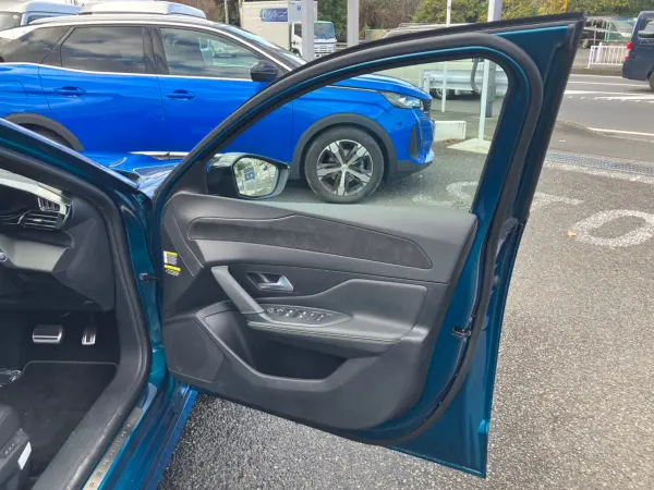 Peugeot 308GT Hybrid — photo 7