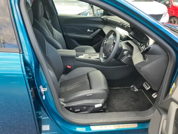 Peugeot 308GT Hybrid — photo 9