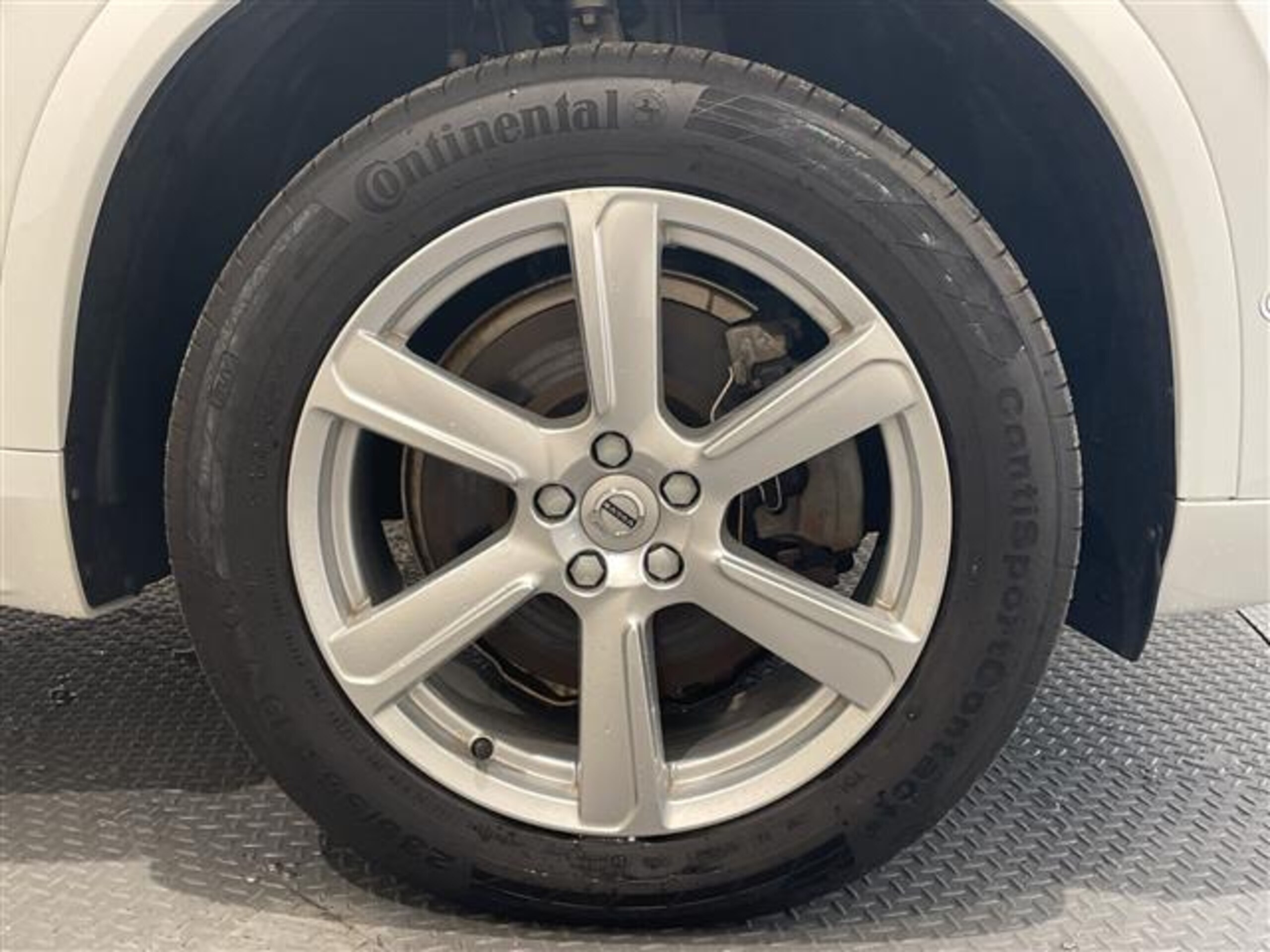 Volvo XC90 Plus B5 AWD 4WD One Owner Around View Monitor (White) — photo 8