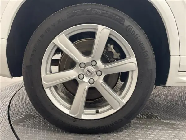 Volvo XC90 Plus B5 AWD 4WD One Owner Around View Monitor Dark Tinted Glass Advanced Safety Features Collision Damage Mitigation Braking System Oncoming Lane Mitigation Lane Keeping Aid (Crystal White Premium Metallic) — photo 9