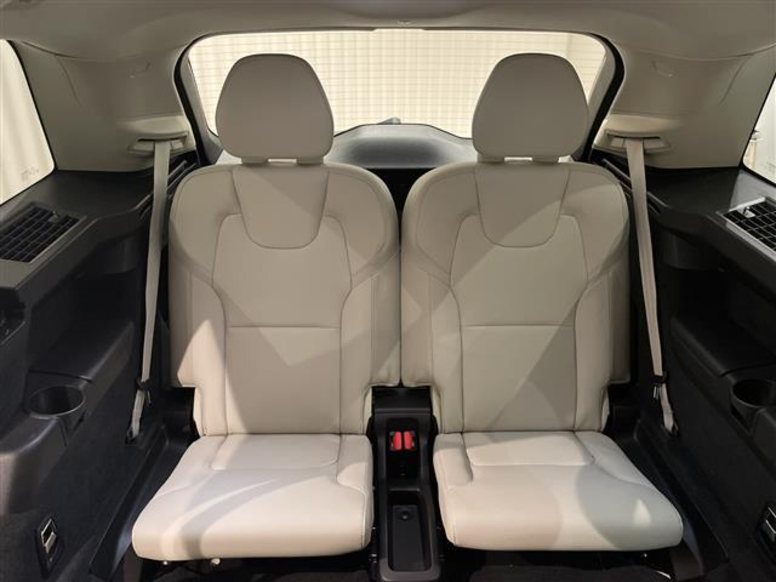 2022 Volvo Xc90 — photo 2