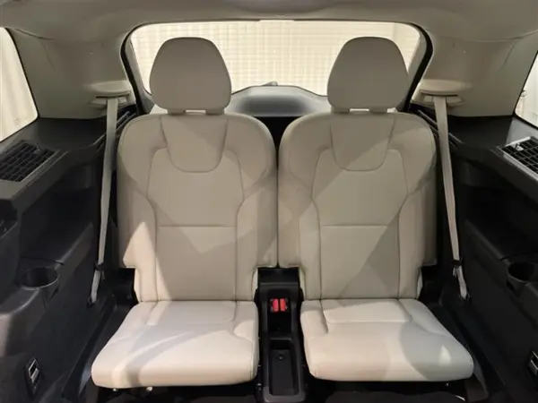 2022 Volvo Xc90 — photo 2