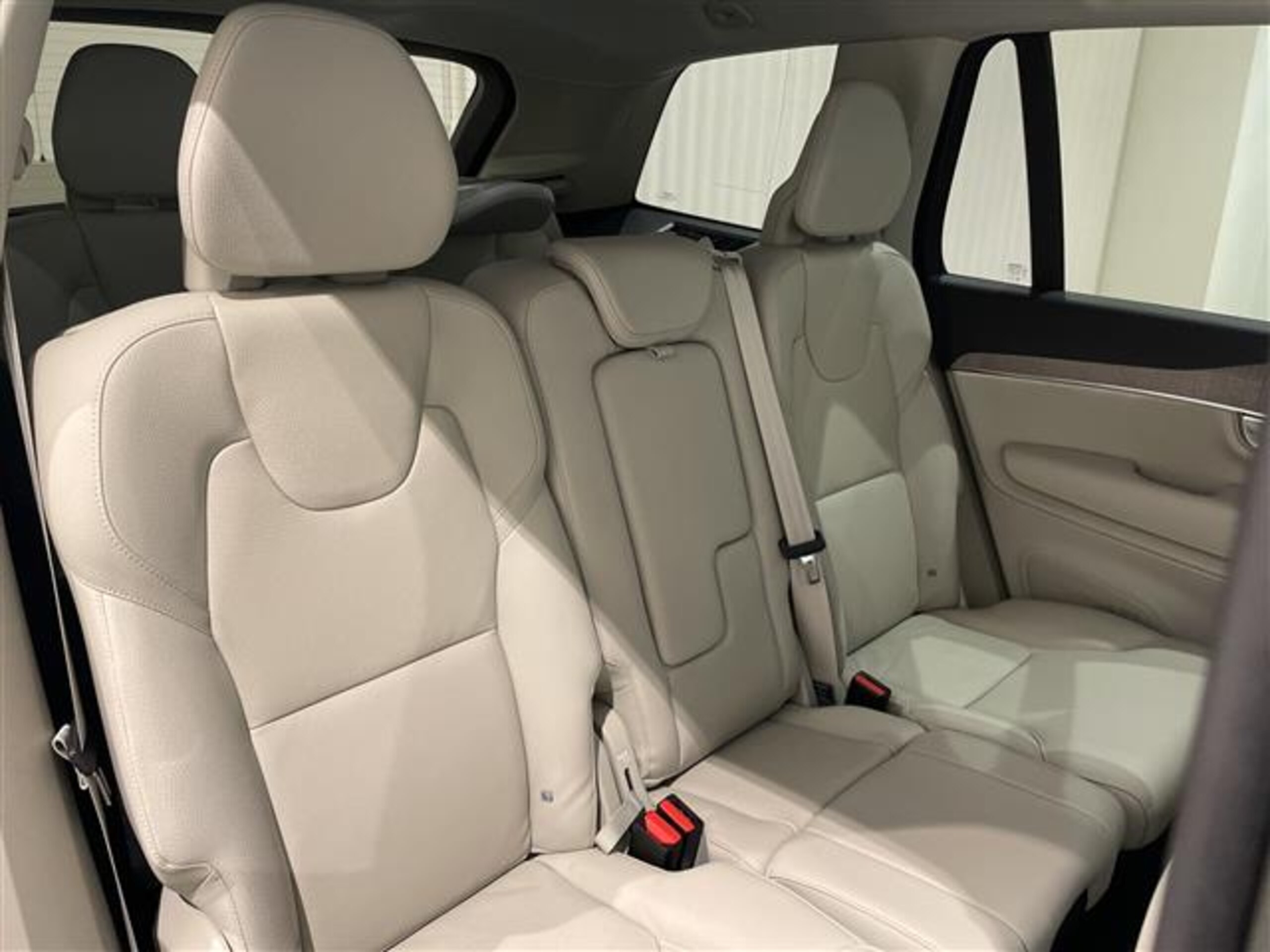 2022 Volvo Xc90 — photo 3