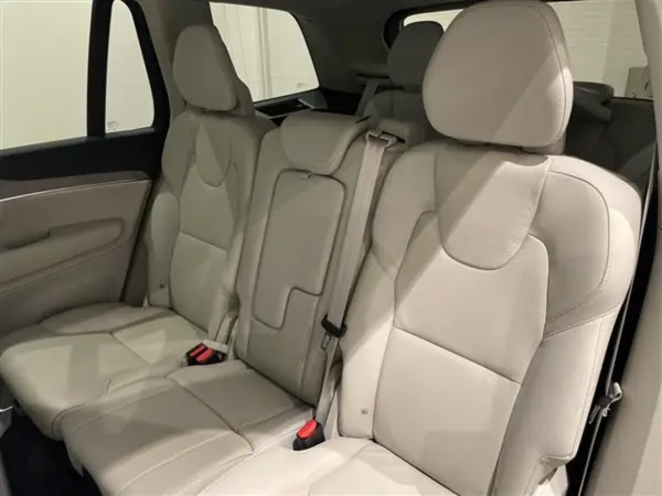 Volvo XC90 Plus B5 AWD 4WD One Owner Around View Monitor Dark Tinted Glass Advanced Safety Features Collision Damage Mitigation Braking System Oncoming Lane Mitigation Lane Keeping Aid (Crystal White Premium Metallic) — photo 7