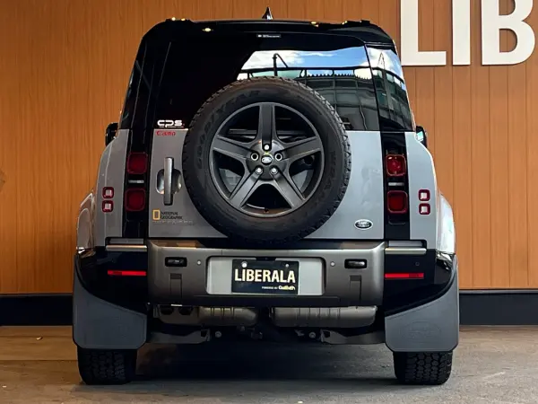 Land Rover Defender 110 X Dynamic HSE 3.0L D300 Diesel Turbo 4WD Air Suspension Pack Panoramic Glass Sunroof ACC LKA BSM HUD MERIDIAN Genuine Navi 360 Camera Black Semi-Leather Air Seat Seat Heater 20-inch AW LED Headlights 3-Zone Air Conditioning Digital Instrument Panel Mud Flaps (Aiger Gray Metallic) — photo 9