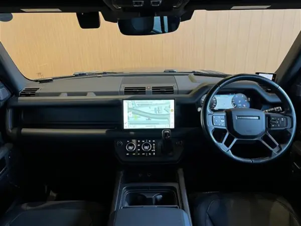 2023 Landrover Defender — photo 2