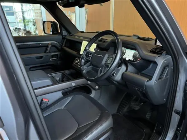Land Rover Defender 110 X Dynamic HSE 3.0L D300 Diesel Turbo 4WD Air Suspension Pack Panoramic Glass Sunroof ACC LKA BSM HUD MERIDIAN Genuine Navi 360 Camera Black Semi-Leather Air Seat Seat Heater 20-inch AW LED Headlights 3-Zone Air Conditioning Digital Instrument Panel Mud Flaps (Aiger Gray Metallic) — photo 7