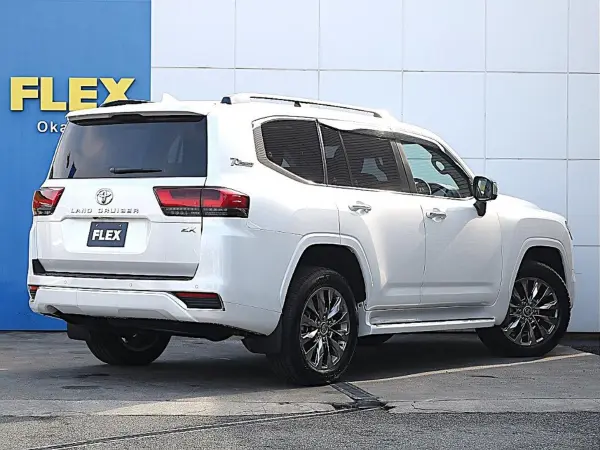 2023 Toyota Landrcuiser 300 — photo 2