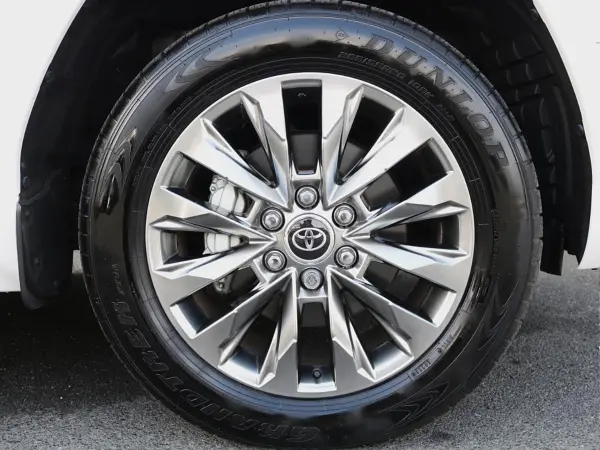 2023 Toyota Landrcuiser 300 — photo 3