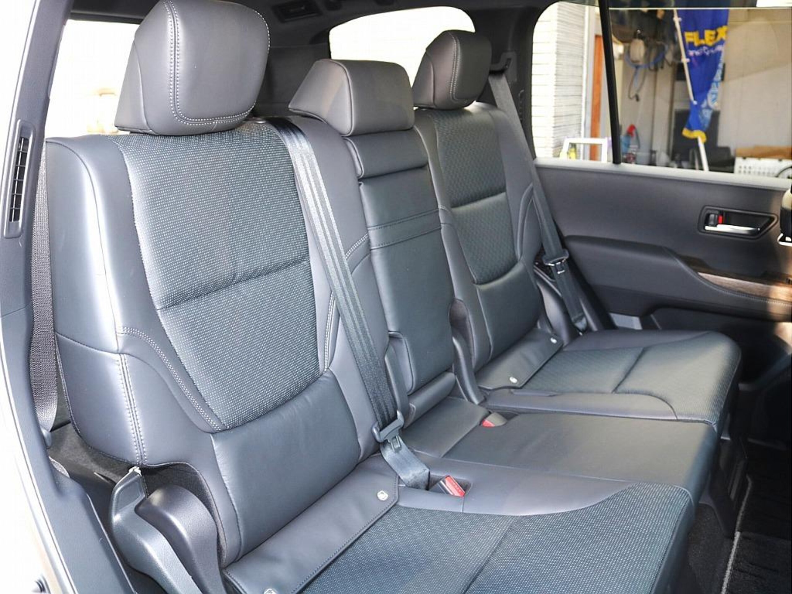 Toyota Land Cruiser 300 3.5 ZX 4WD — photo 9