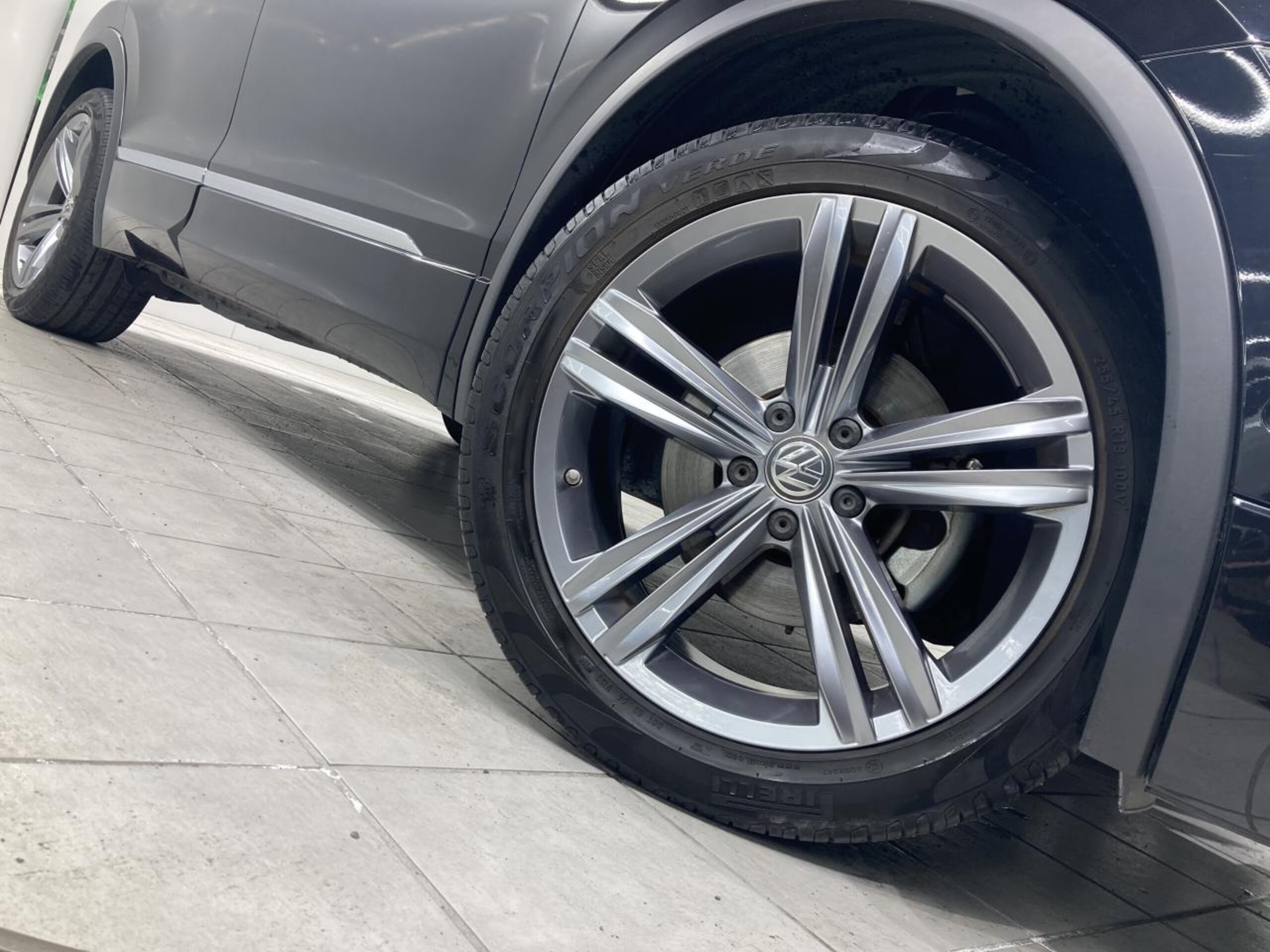 Volkswagen Tiguan TDI 4Motion R-Line Diesel Turbo 4WD — photo 8