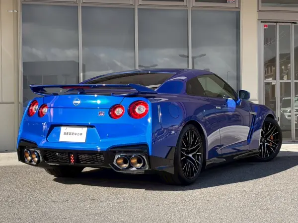 2025 Nissan Gt-r — photo 2